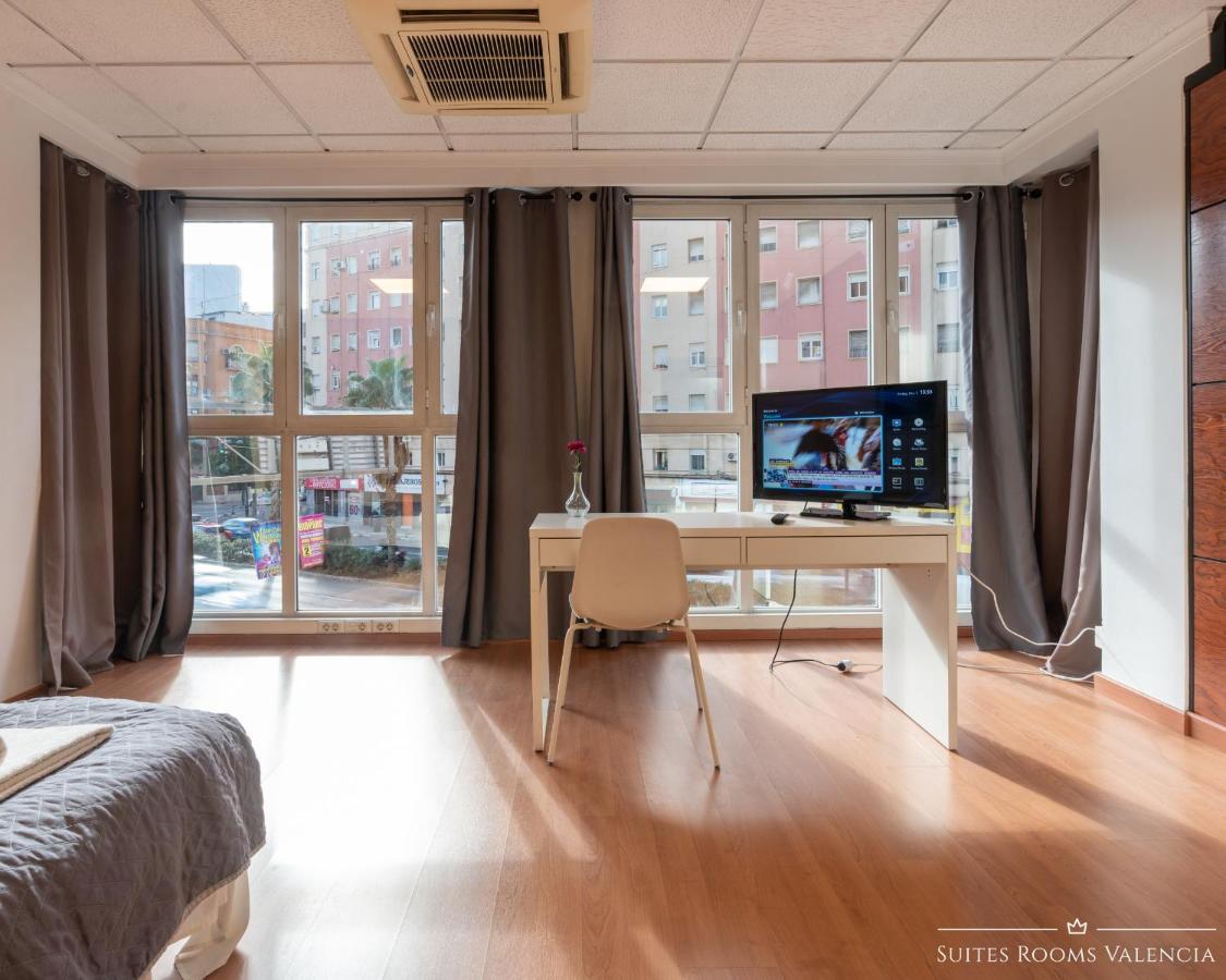 Pension MonaLisa Luxury Suites Valence Extérieur photo